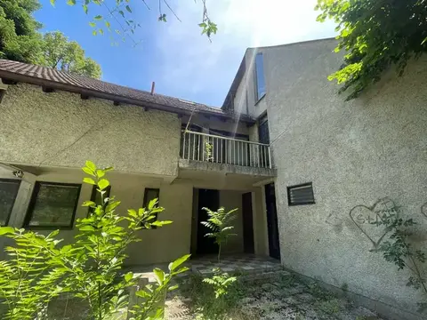 2 куќи на Водно, 530м², 4 спални, 2 бањи