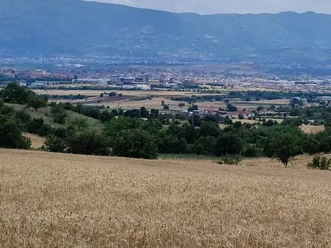 Продавам плац кај коњичкиот клуб Радишани